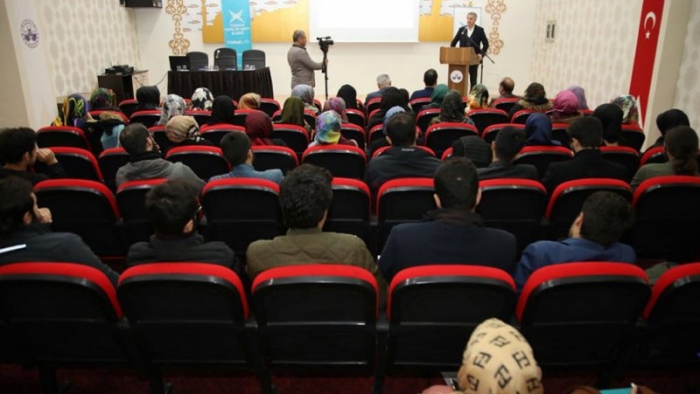 'Bir Medeniyetin Kurucusu Olarak Gençler' konulu konferans yapıldı
