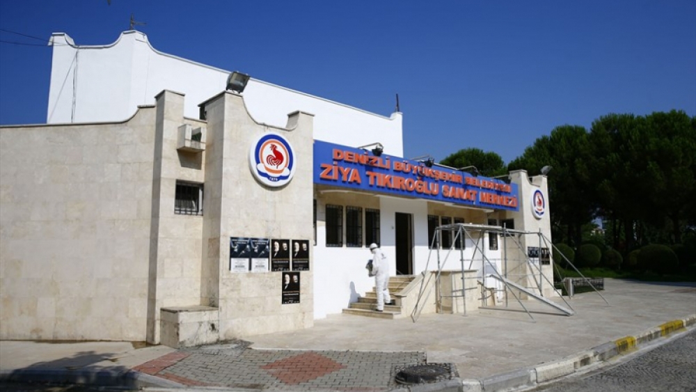 Denizli'de Açık Hava Tiyatrosu dezenfekte edildi