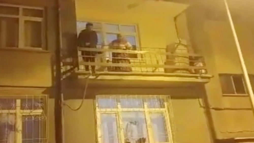 Elazığ’da hırsız şüphelisi, çıktığı balkondan atlayamayınca yakalandı