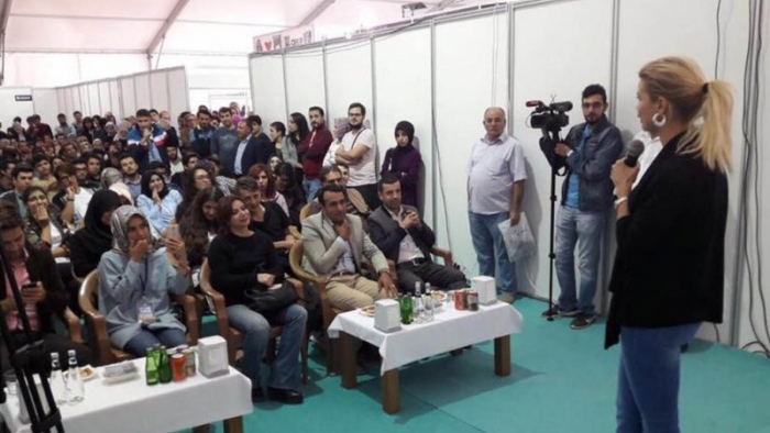 Elaziğ'da Pelin Çift’e Yoğun İlgi