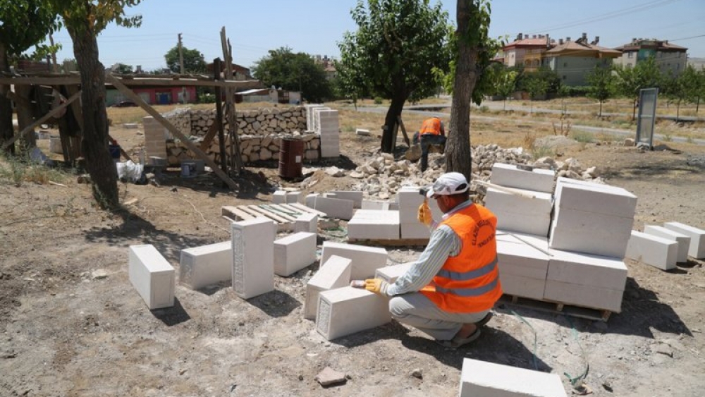 Elazığ’da Salı Baba’nın Türbesi Yapılıyor