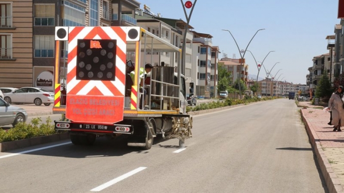 Elaziğ'da yol çizgileri yenileniyor