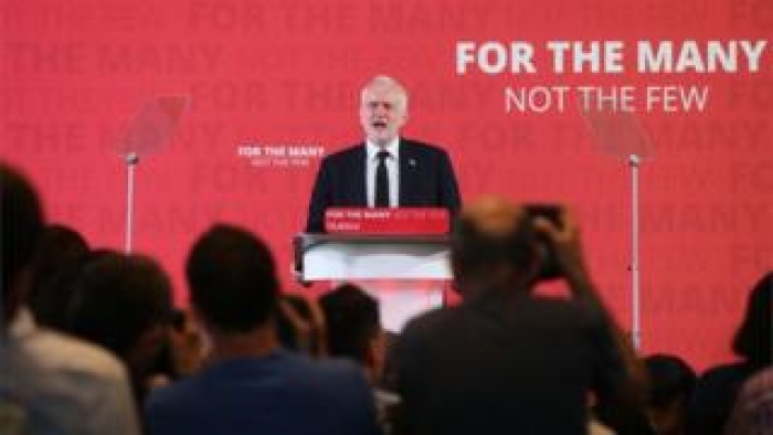 Genel seçim 2017: Corbyn, terörle 'yurtiçinde ve yurtdışında' değişim sözü verdi