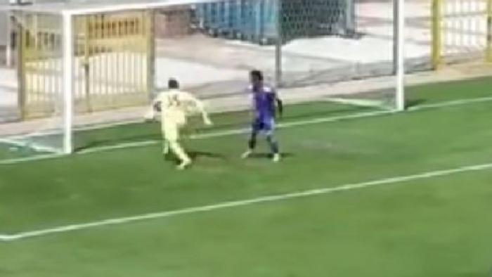 Kaleci penaltıyı kurtardı ama gol sevincinde gole engel olamadı - VİDEO