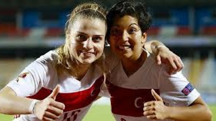 Melike Pekel; Kadın futbolu daha samimi