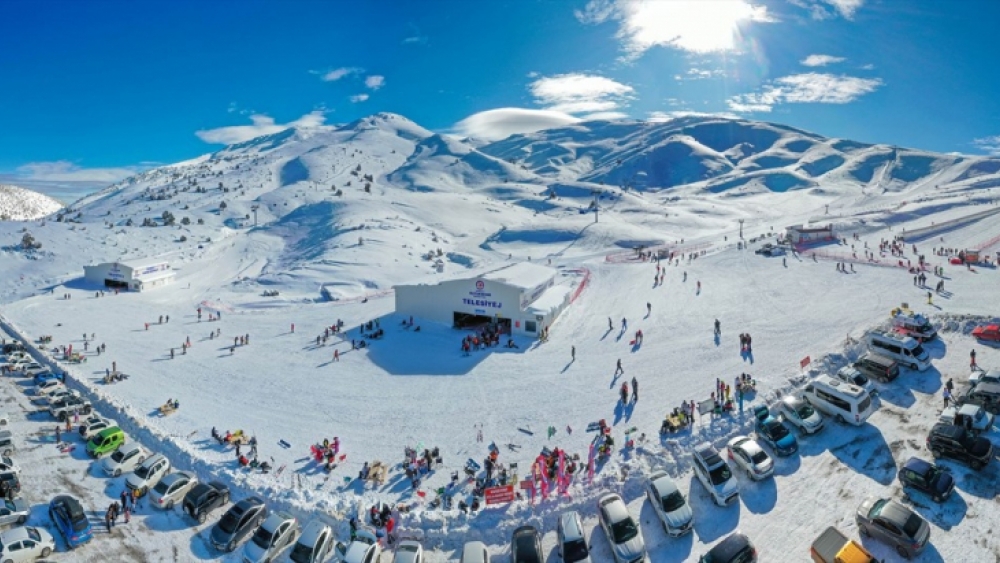 Turizmcilerin yeni gözdesi Denizli Kayak Merkezi