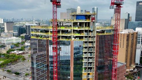 Yüksekte Güvenlik: İnşaatlarda Kenar Koruma Sistemlerinin Hayati Rolü